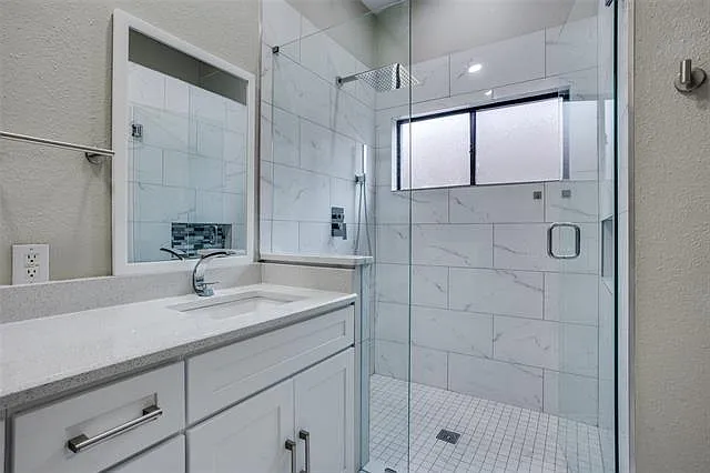 1906 Village Creek Dr — Photo 6
