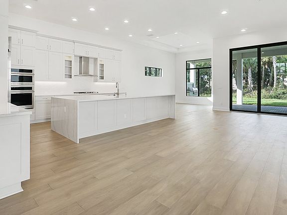 4th image of 13586 Artisan Cir