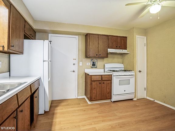3rd image of 120A Collen Dr APT 203