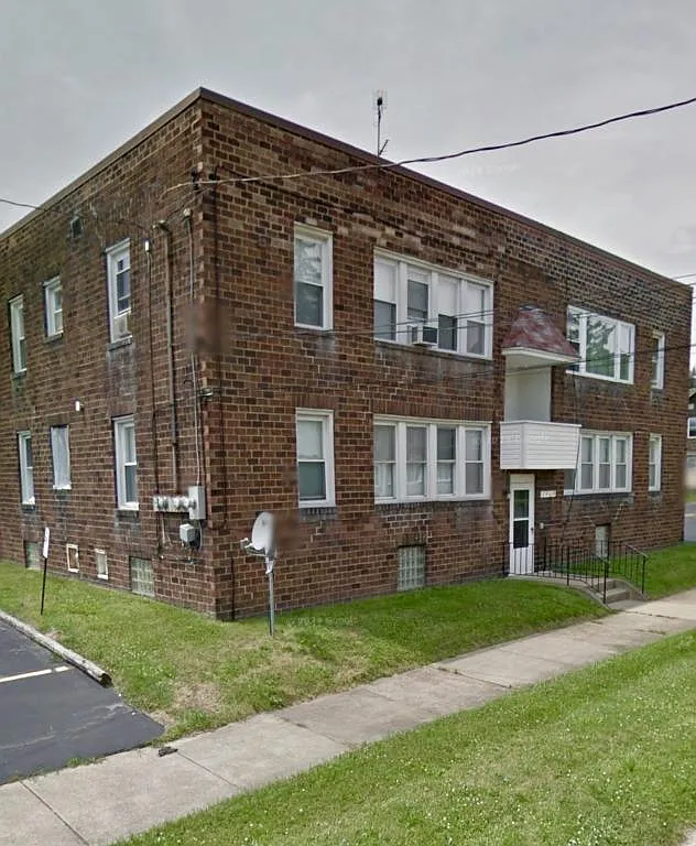 Photo 1 of 13 - 18 N Richview Ave - Youngstown, OH Primary Photo - 18 N Richview Ave