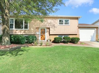5930 Edward Dr, Oak Forest, IL