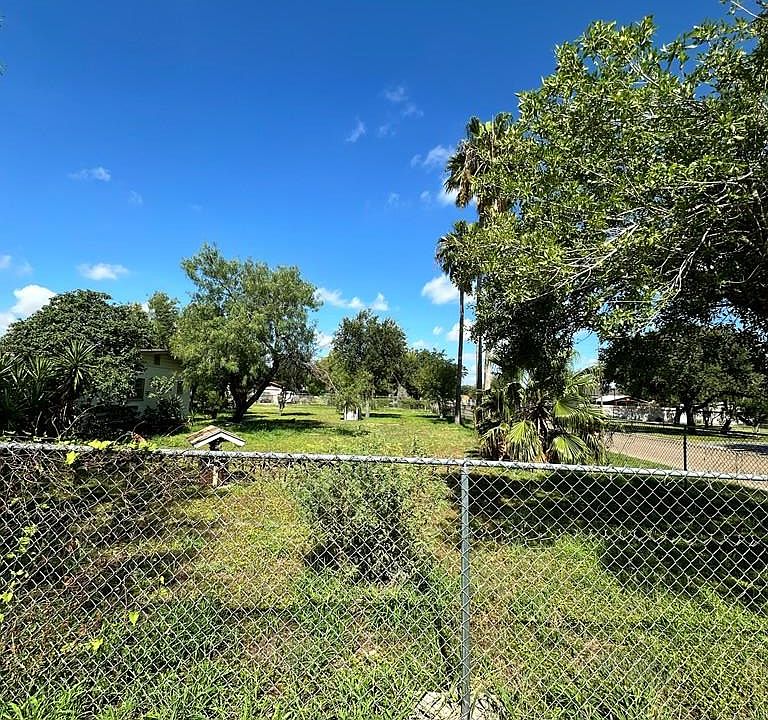 2nd image of 317 N 6th St