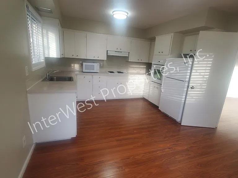10 E Avenue A #A — Photo 9