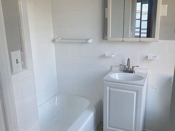 3rd image of 62 Franklin St APT 21