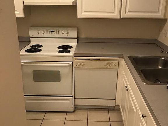 5th image of 3234 Holiday Dr
