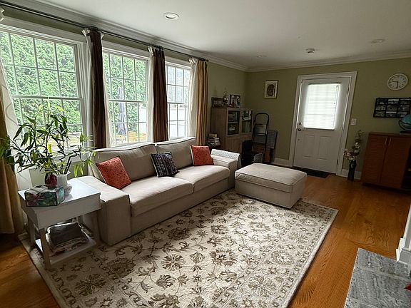 4th image of 288 Noroton Ave