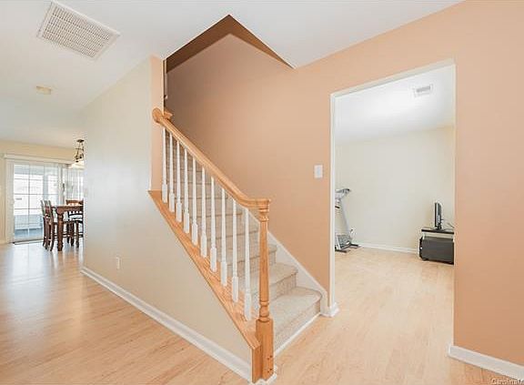 2nd image of 120 Dutchmans Meadow Dr