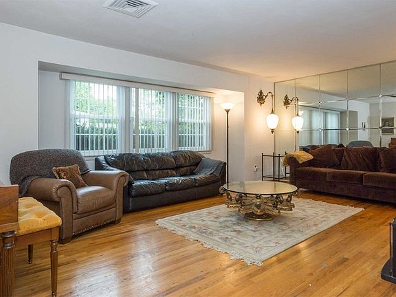 2nd image of 40 Colgate Ln