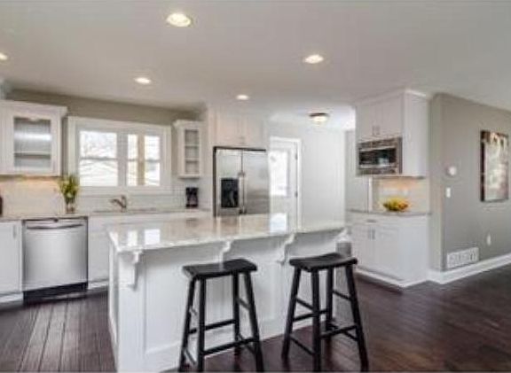 4th image of 1468 Sargent Ave
