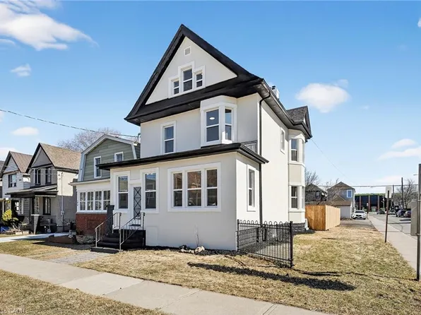 142 Avondale St, Hamilton, ON L8L 7C2