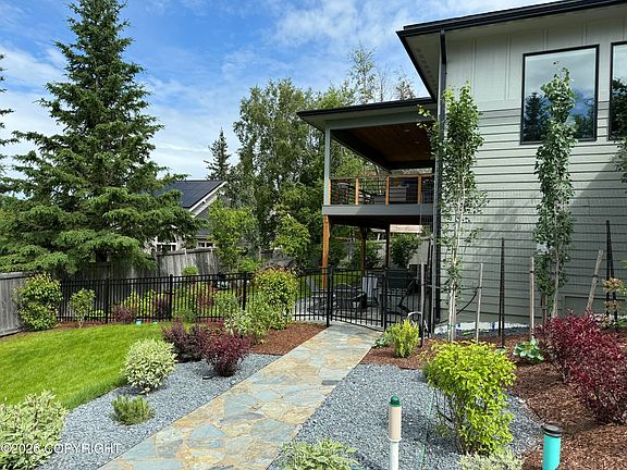 3rd image of 7509 Beacon Hill Dr