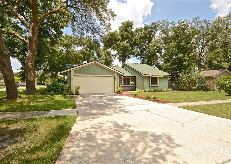 1st image of 102 N Aurora Dr
