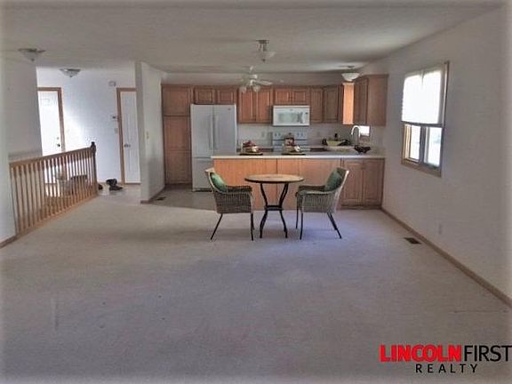 4th image of 6736 S 91st St