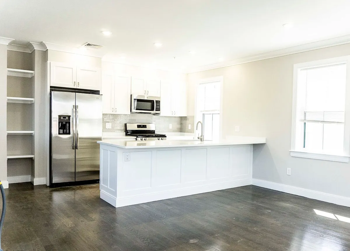 Building Photo - 79 Linden St #3