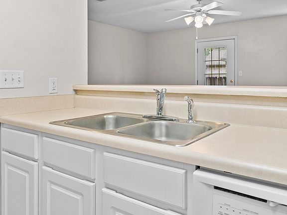 5th image of 997 Scenic Oak Ln