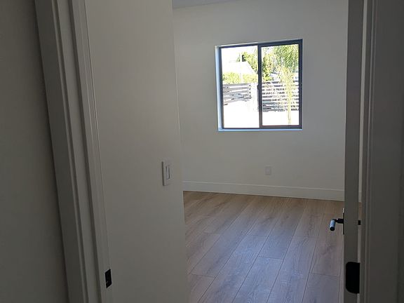 5th image of 22346 Kittridge St