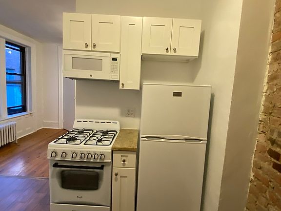 3rd image of 226 E 83rd St #3RE