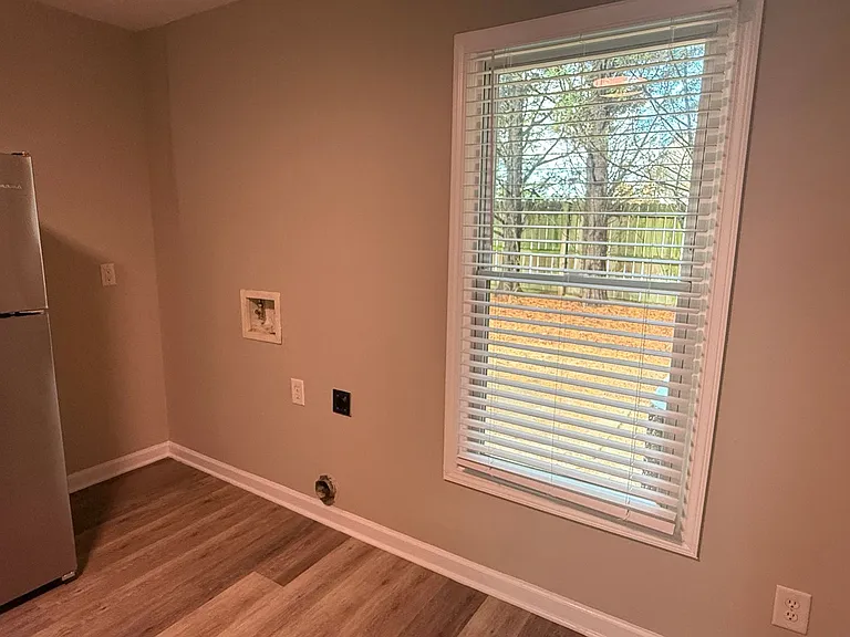 312 W Catawba Ave — Photo 6