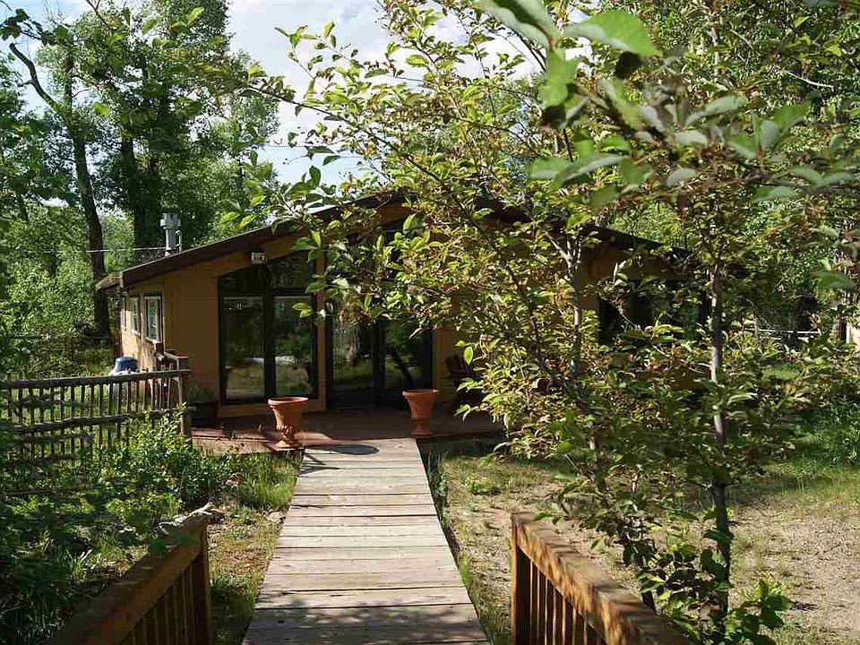 1st image of 200 Oak Dr