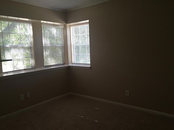 3rd image of 4318 Parkland St