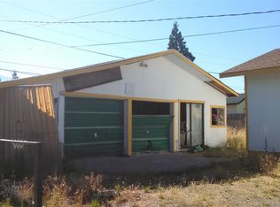 1391 Oak St, Weed, CA 96094