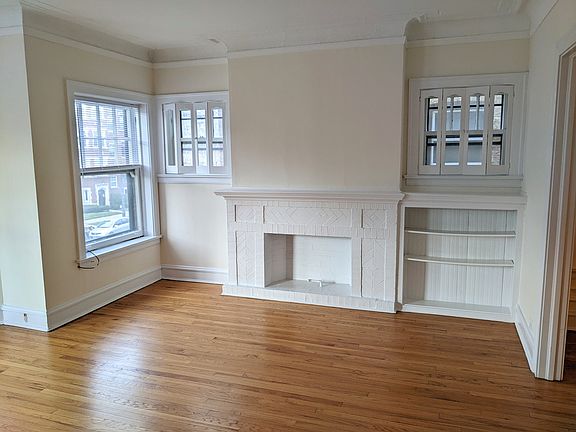 3rd image of 731 Hinman Ave APT 2W