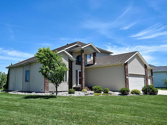 5th image of 312 Edgewater Dr