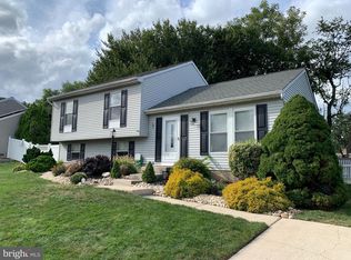 141 Penns Grant Dr, Morrisville, PA 19067