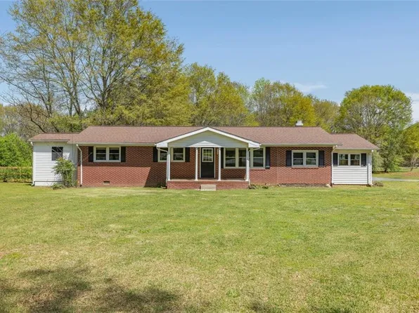 35 Adams Place Dr, Royston, GA 30662