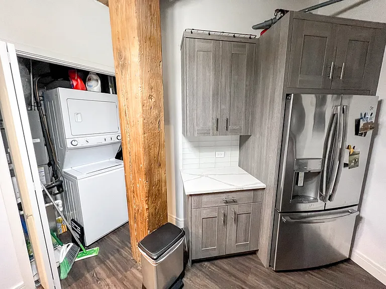 225 W Huron St — Photo 2