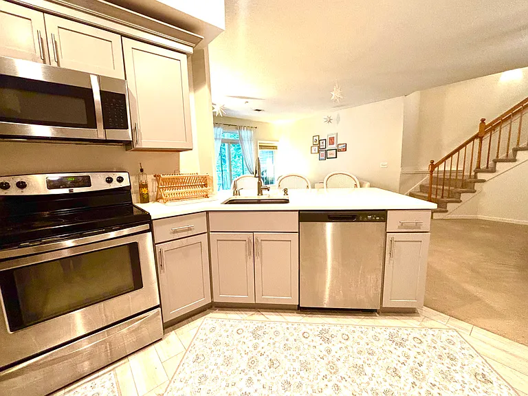 37 Bradford Commons Ln — Photo 14