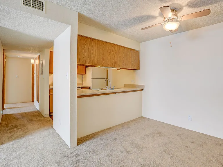 Americana Lakewood Apartments — Photo 62