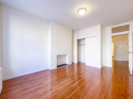 Rented by City Connections Realty | media 15