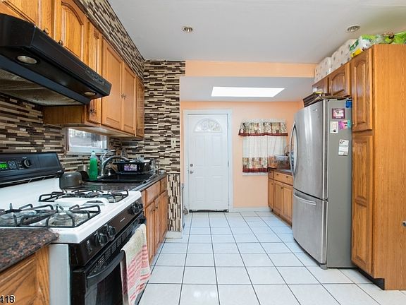 2nd image of 435 Union Ave