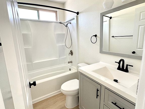 5th image of 842 Reed Ave #7
