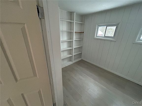 5th image of 110 Homewood Dr