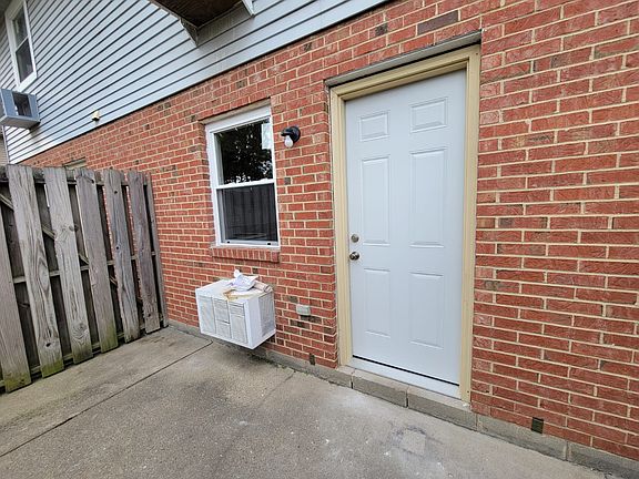3rd image of 720 Larch St APT D
