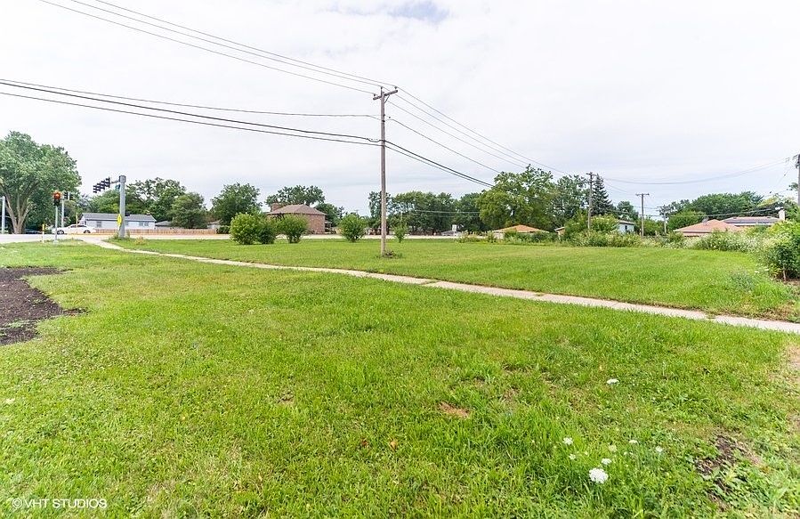 2nd image of 1113 W Hillside Dr