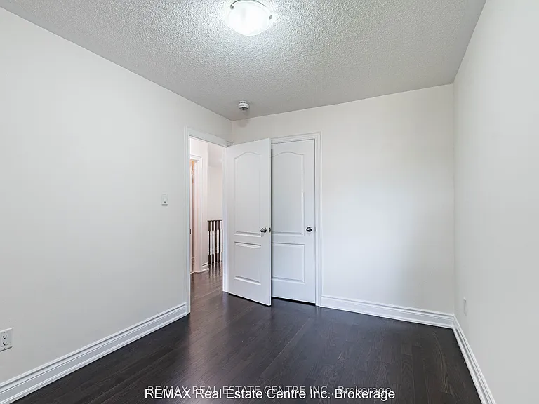 27 Lady Evelyn Cres — Photo 33