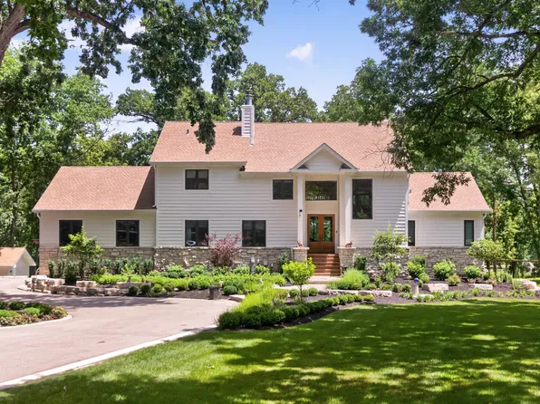 41W438 Barlow Dr, St Charles, IL 60175