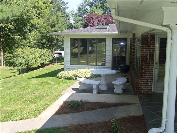 Sunroom w/ hardwood floors