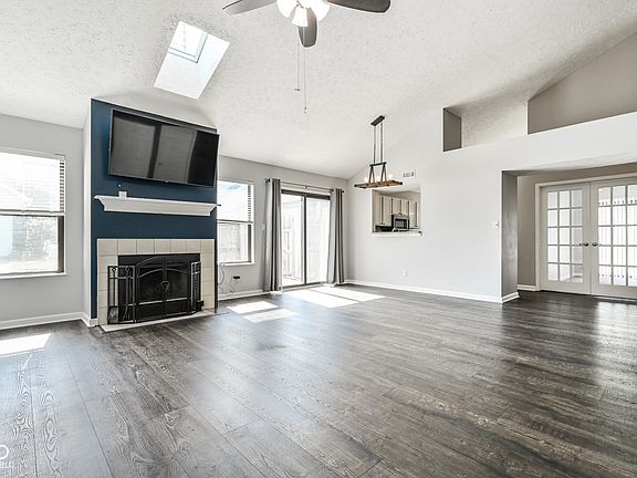 3rd image of 6717 Huntsmen Ct