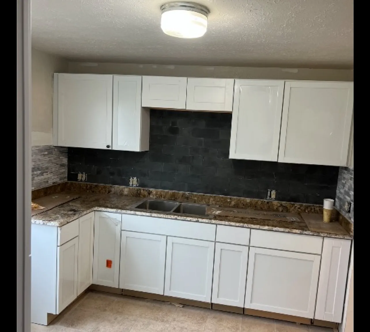 4935 Caroline Dr — Photo 2