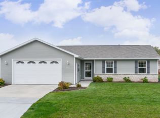 1028 Durham Ln, Menasha, WI 54952