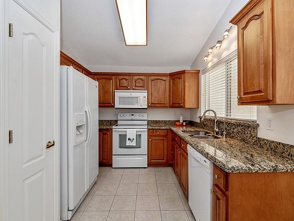 3rd image of 10757 W Beaubien Dr