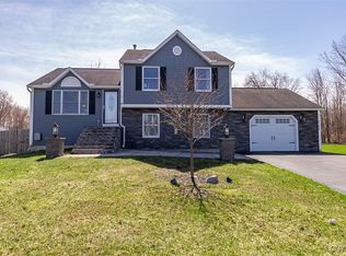 5128 Old Barn Rd, Clay, NY 13041