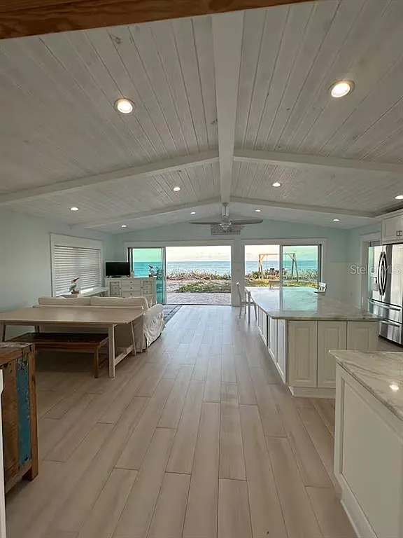 3 bed, 2.5 bath, 1300 sqft, $8,000 — Photo 4