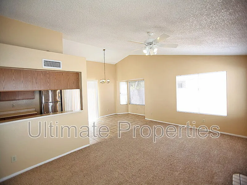 3 bed, 2.0 bath, 1308 sqft, $1,895 — Photo 4