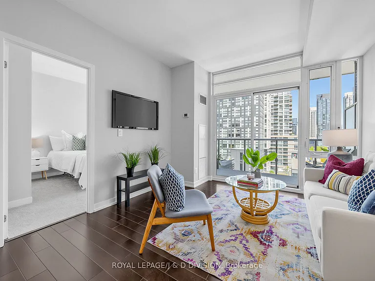 170 Fort York Blvd #1008 — Photo 4