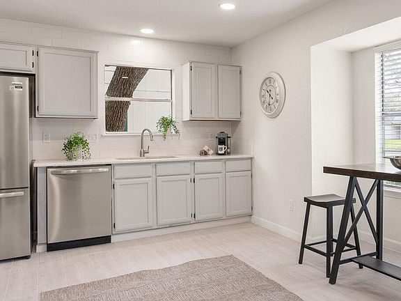 4th image of 7611 Navarro Pl